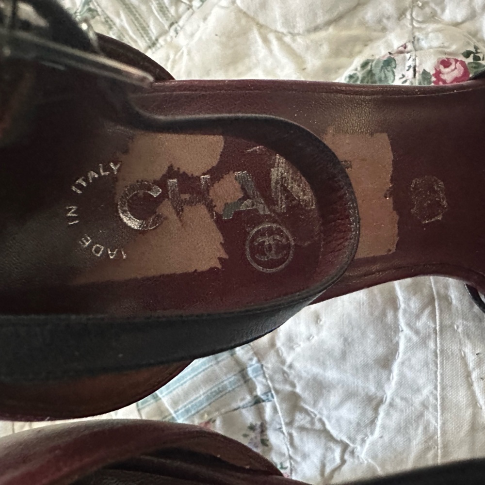 VINTAGE 2003 CHANEL 2 TONE ANKLE STRAP BURGUNDY & BLACK PUMPS 37 - Picture 9 of 9